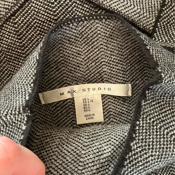 Mock neck sleeveless sweater - Picture 2 of 6